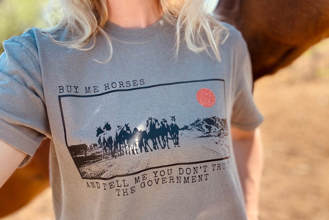 Buy me horses and tell me you don’t trust the government 🇨🇦 Tee